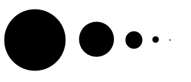 Fire prikker etterhverandre i ulike størrelser